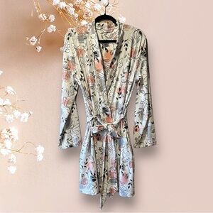 La Vie en Rose Floral Print Robe